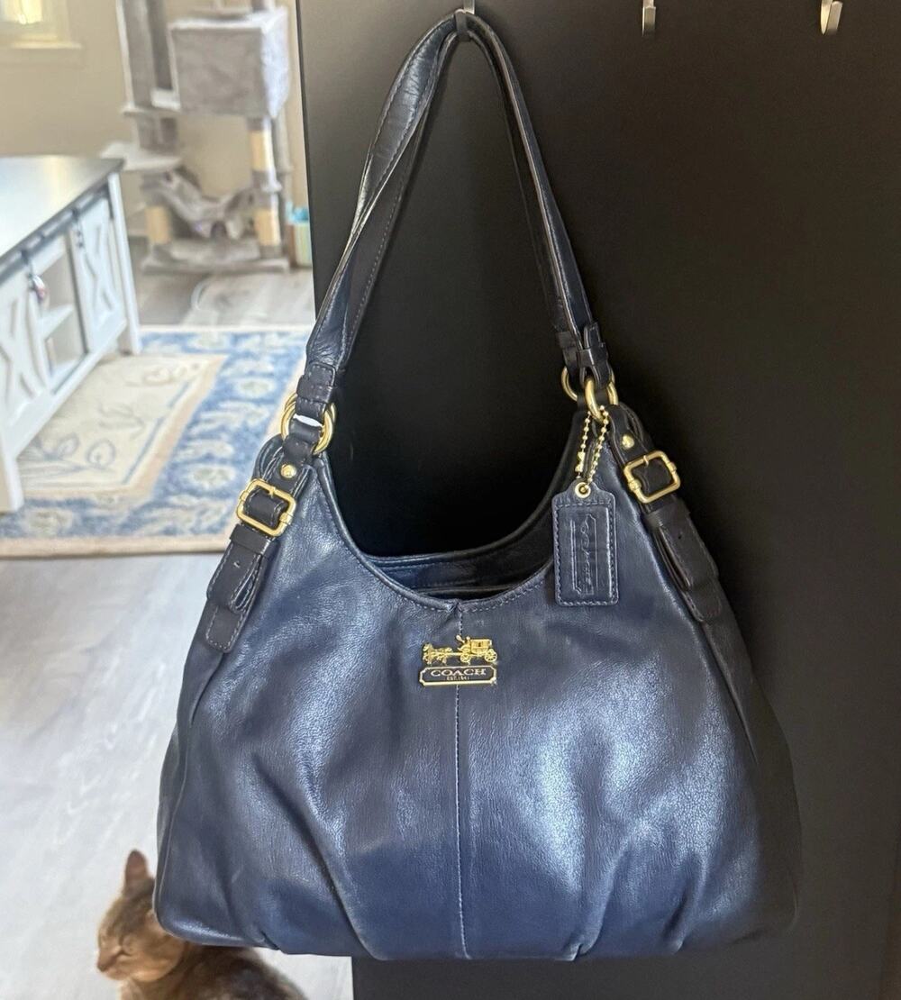 Vintage Y2K Coach Madison Maggie 16503 Navy Blue Leather Shoulder Bag .